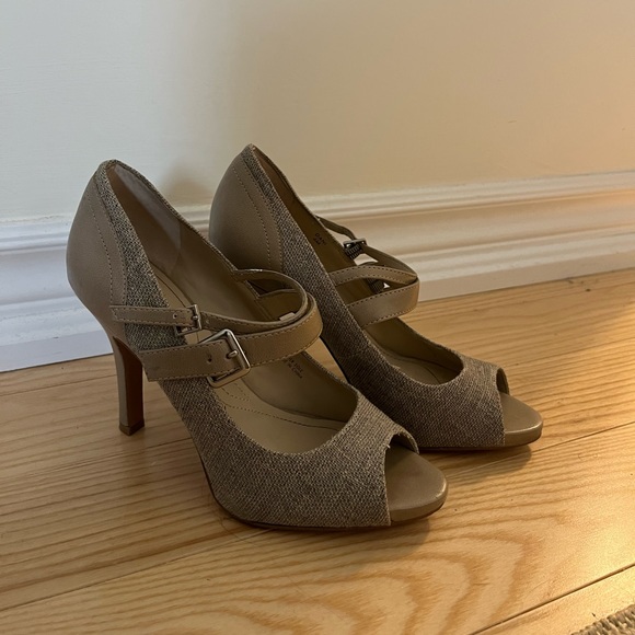Tahari High Heels - Picture 1 of 4